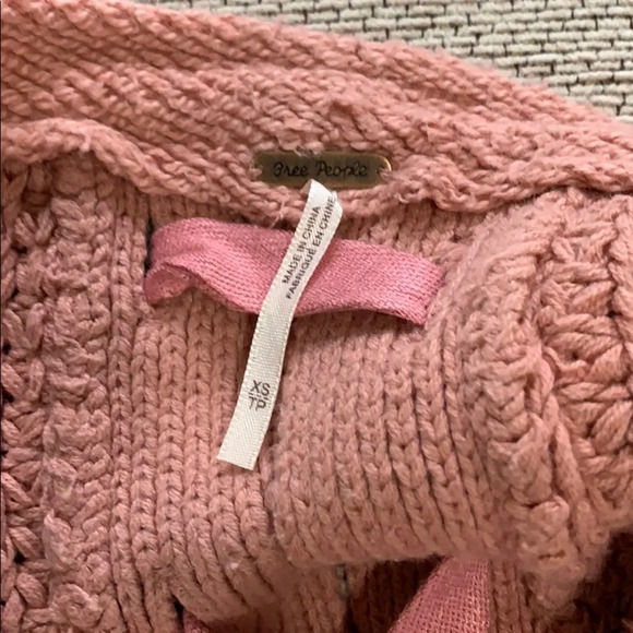 Free People Maybe Baby Chunky Crochet Knit Sweater Oversized Pink Fisherman - Picture 8 of 8